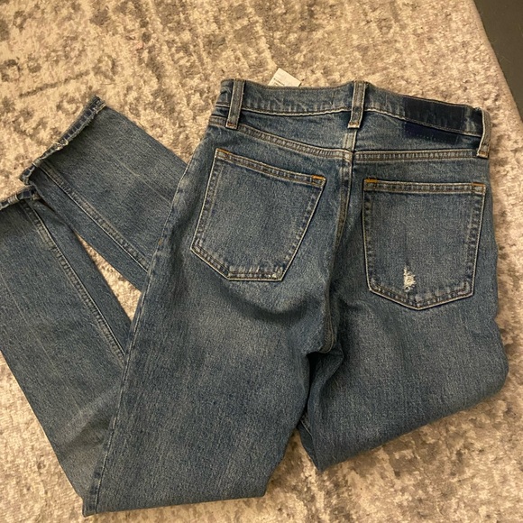 Abercrombie and Fitch High Rise Skinny Jeans. Size 0/25 - Picture 6 of 8